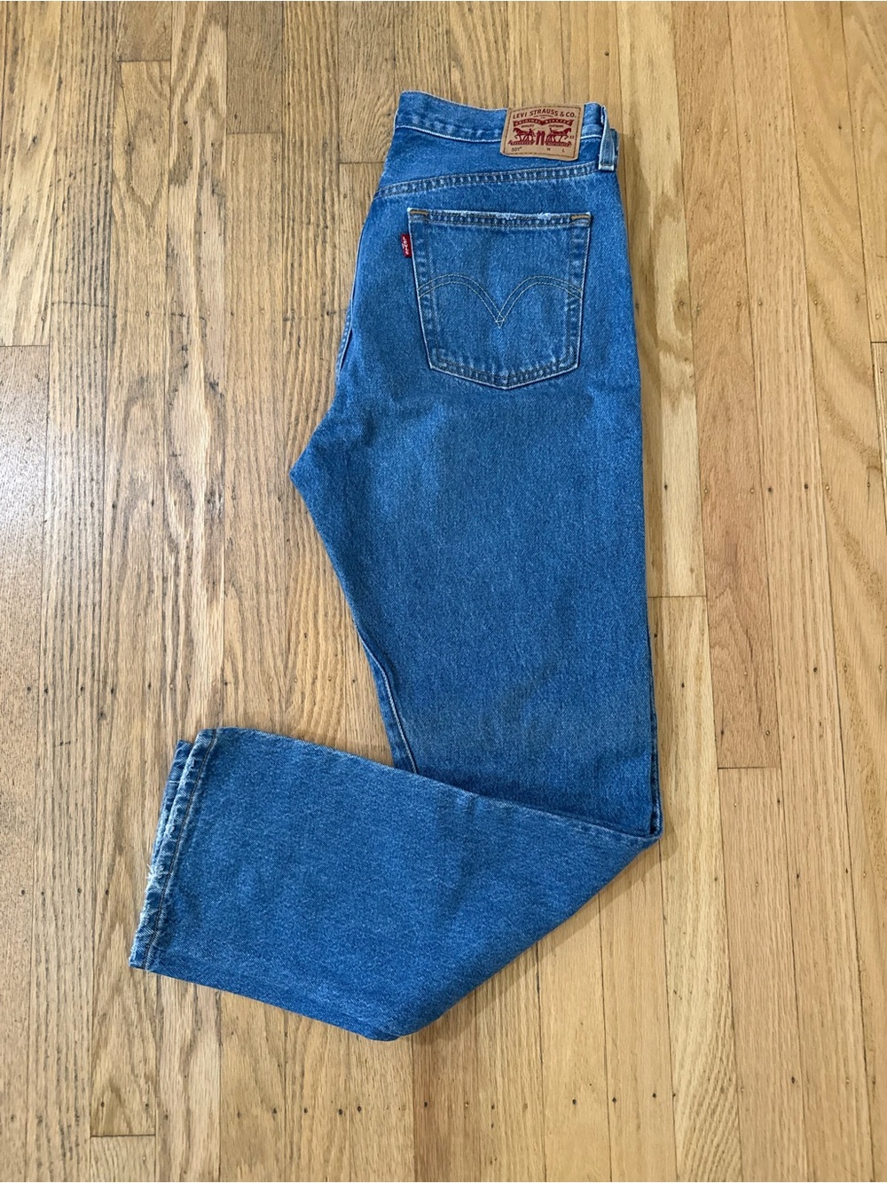 Levi's Women's Straight Leg Jeans in Medium Blue Denim